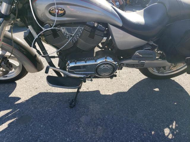5VPCB26D863005565 - 2006 VICTORY MOTORCYCLES KINGPIN ვერცხლისფერი ფოტო 7