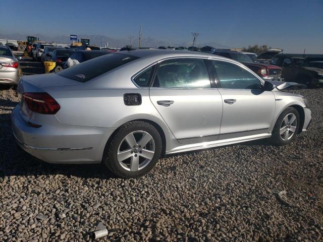 1VWDT7A34HC016848 - 2017 VOLKSWAGEN PASSAT R-LINE Gümüş foto 3