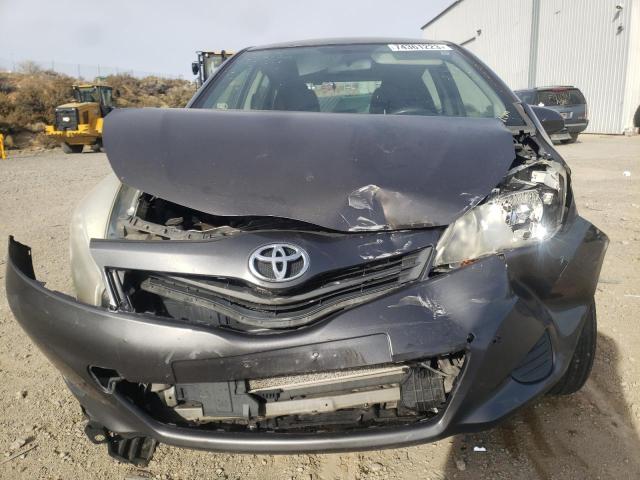 JTDKTUD37DD556848 - 2013 TOYOTA YARIS GRAY photo 5