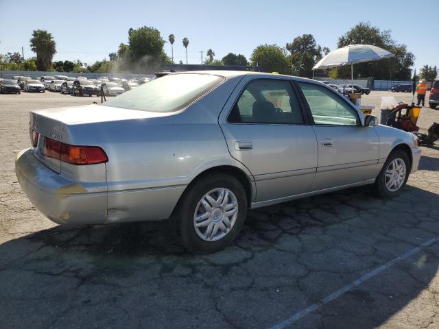 JT2BG22K010571867 - 2001 TOYOTA CAMRY CE SILVER photo 3