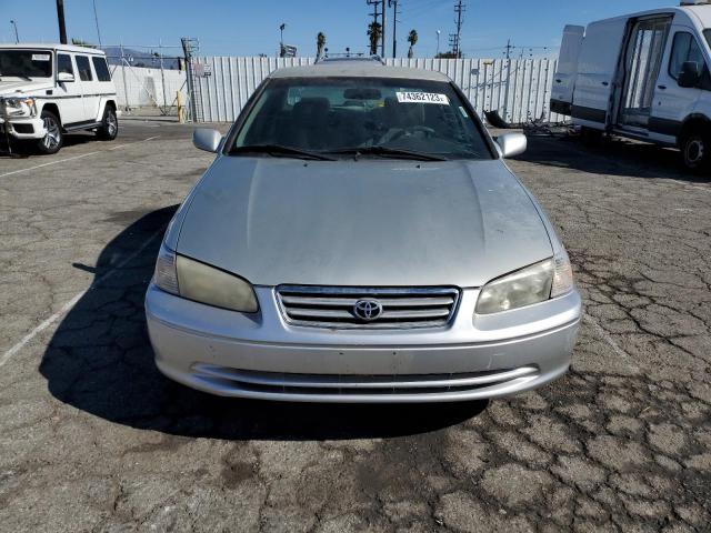 JT2BG22K010571867 - 2001 TOYOTA CAMRY CE SILVER photo 5