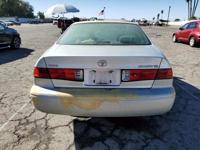 JT2BG22K010571867 - 2001 TOYOTA CAMRY CE SILVER photo 6