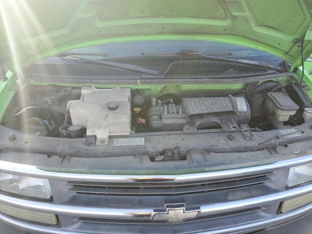 1GBJG31R421134641 - 2002 CHEVROLET C20 GREEN photo 11