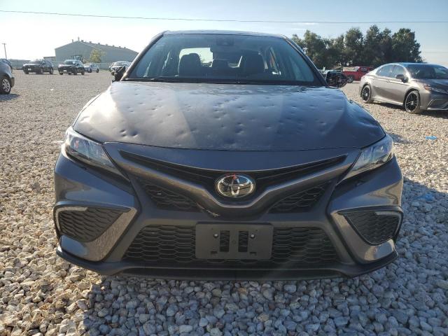 4T1T11AK8PU814251 - 2023 TOYOTA CAMRY SE NIGHT SHADE CHARCOAL photo 5