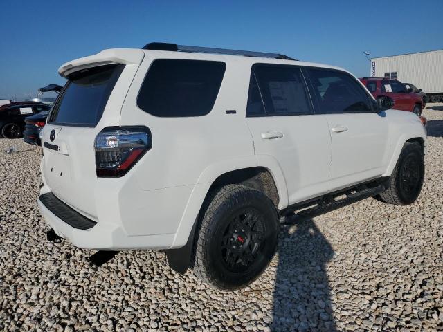 JTEFU5JR8P5298380 - 2023 TOYOTA 4RUNNER SR5 WHITE photo 3