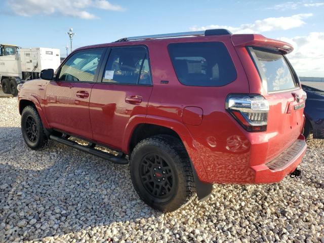 JTENU5JR1P6196358 - 2023 TOYOTA 4RUNNER SE MAROON photo 2