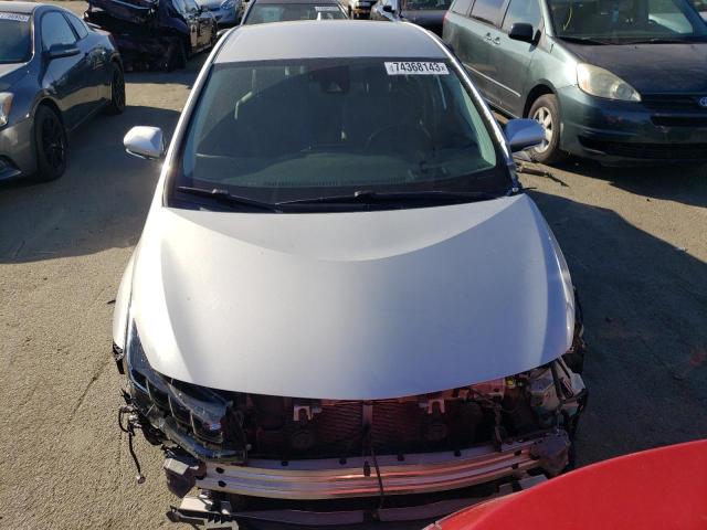 JTDKARFP6H3049034 - 2017 TOYOTA PRIUS PRIM 银色 照片 5