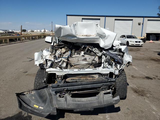 1GCPTEE16J1179886 - 2018 CHEVROLET COLORADO ZR2 WHITE photo 5