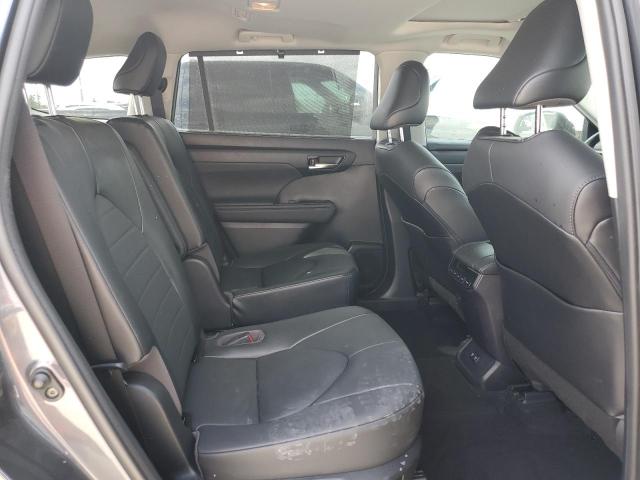 5TDGZRAH6MS035741 - 2021 TOYOTA HIGHLANDER XLE GRAY photo 11