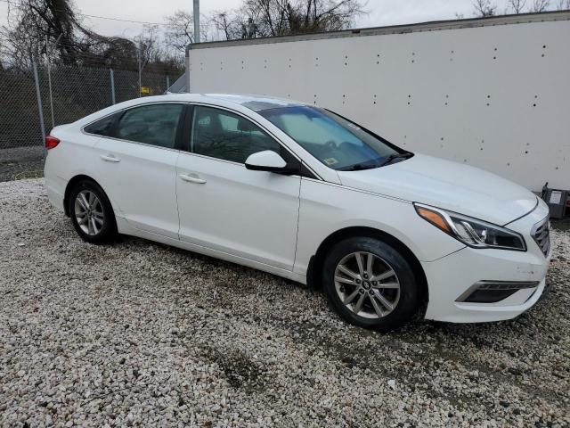 5NPE24AF8FH215535 - 2015 HYUNDAI SONATA SE WHITE photo 4