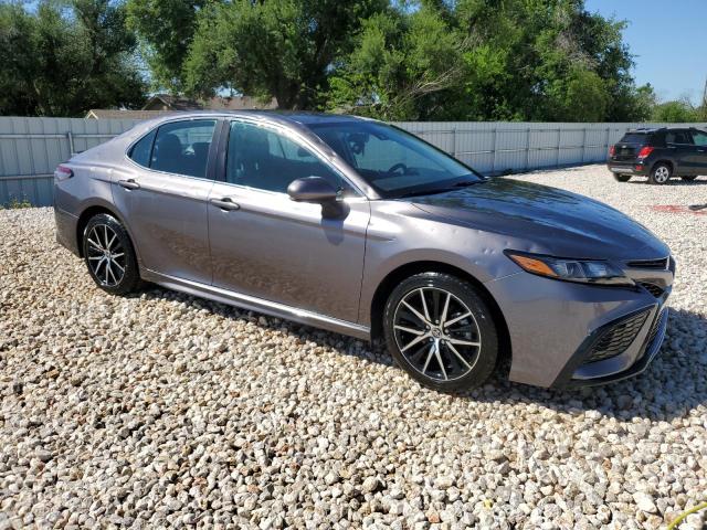 4T1G11AK5MU447497 - 2021 TOYOTA CAMRY SE GRAY photo 4