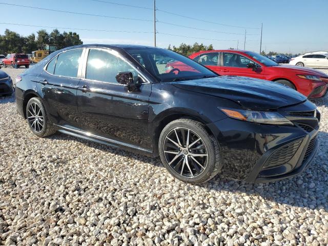 4T1G11AK2MU545418 - 2021 TOYOTA CAMRY SE BLACK photo 4