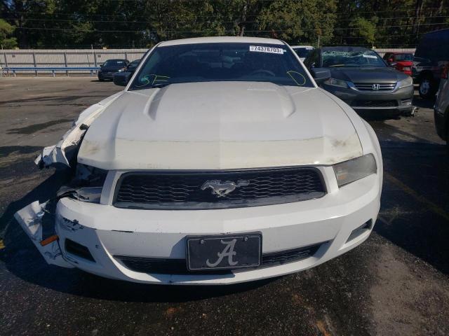 1ZVBP8AM4C5242699 - 2012 FORD MUSTANG WHITE photo 5