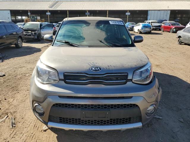 KNDJP3A58J7611897 - 2018 KIA SOUL + GRAY photo 5