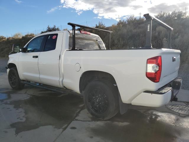 5TFUY5F12KX830979 - 2019 TOYOTA TUNDRA DOUBLE CAB SR/SR5 WHITE photo 2