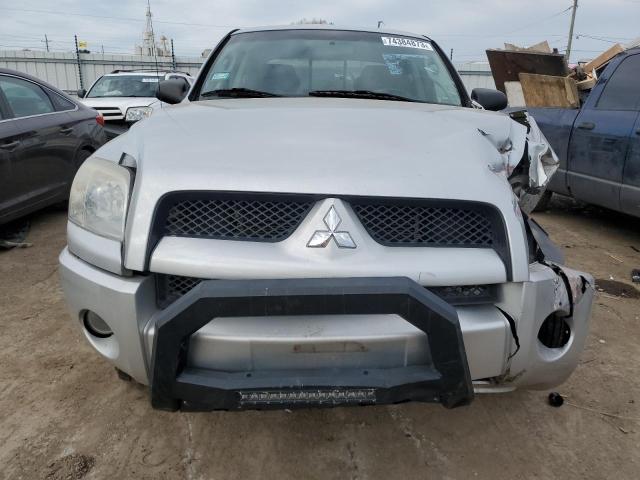 1Z7HC28K58S609746 - 2008 MITSUBISHI RAIDER LS SILVER photo 5