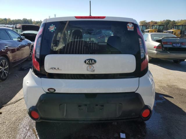 KNDJN2A24F7204740 - 2015 KIA SOUL WHITE photo 6