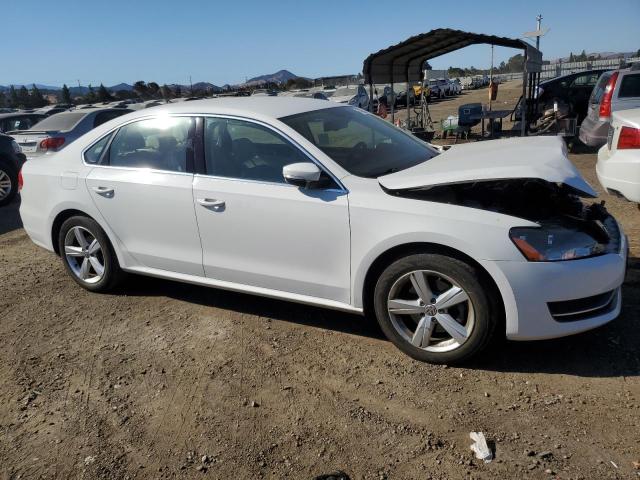 1VWBT7A38EC087747 - 2014 VOLKSWAGEN PASSAT SE WHITE photo 4