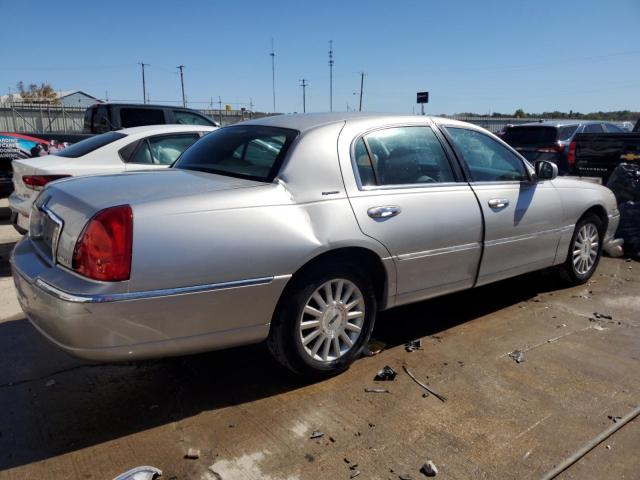 1LNHM81W64Y668932 - 2004 LINCOLN TOWN CAR EXECUTIVE Silber Foto 3