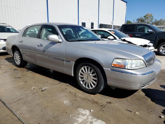 1LNHM81W64Y668932 - 2004 LINCOLN TOWN CAR EXECUTIVE Silber Foto 4