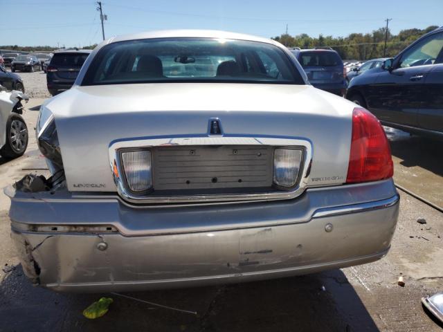 1LNHM81W64Y668932 - 2004 LINCOLN TOWN CAR EXECUTIVE Silber Foto 6