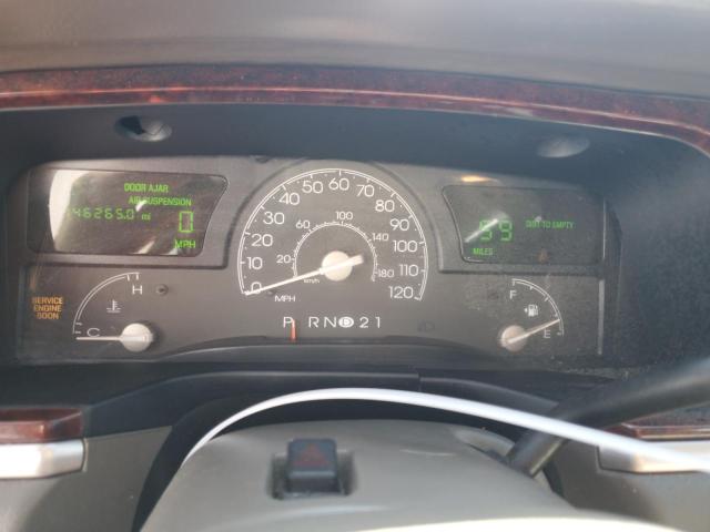 1LNHM81W64Y668932 - 2004 LINCOLN TOWN CAR EXECUTIVE Silber Foto 9