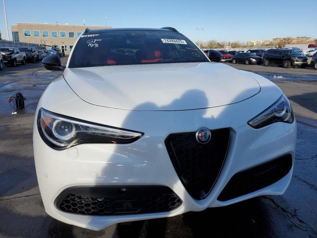 ZASPAKBN1P7D57955 - 2023 ALFA ROMEO STELVIO TI WHITE photo 5