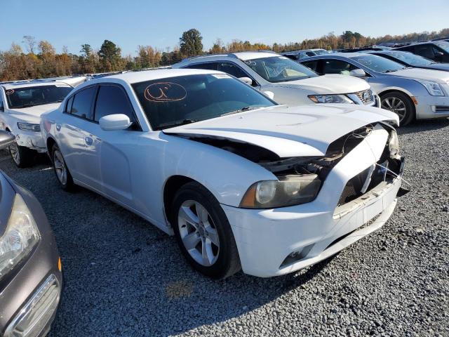 2C3CDXBG9DH604592 - 2013 DODGE CHARGER SE WHITE photo 4