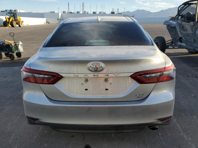 4T1F11BK1MU022238 - 2021 TOYOTA CAMRY XLE SILVER photo 6