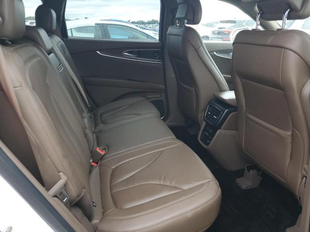 2LMPJ8LP7JBL18720 - 2018 LINCOLN MKX RESERVE Սպիտակ լուսանկար 11