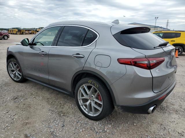 ZASFAKAN4J7B75946 - 2018 ALFA ROMEO STELVIO GRAY photo 2