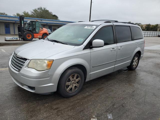 2A8HR54109R530196 - 2009 CHRYSLER TOWN & COU TOURING SILVER photo 1