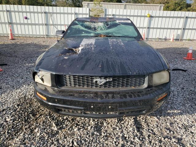 1ZVFT80N055180079 - 2005 FORD MUSTANG BLACK photo 5