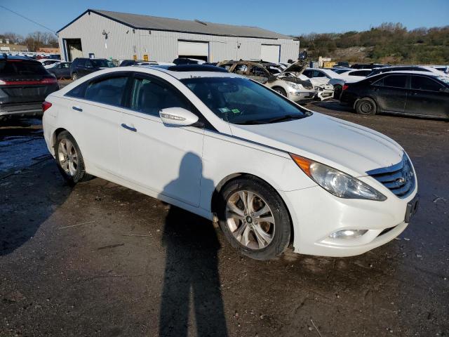 5NPEC4AC9BH164687 - 2011 HYUNDAI SONATA SE WHITE photo 4