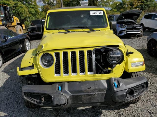 1C4JJXP65NW276098 - 2022 JEEP WRANGLER U SAHARA 4XE YELLOW photo 5
