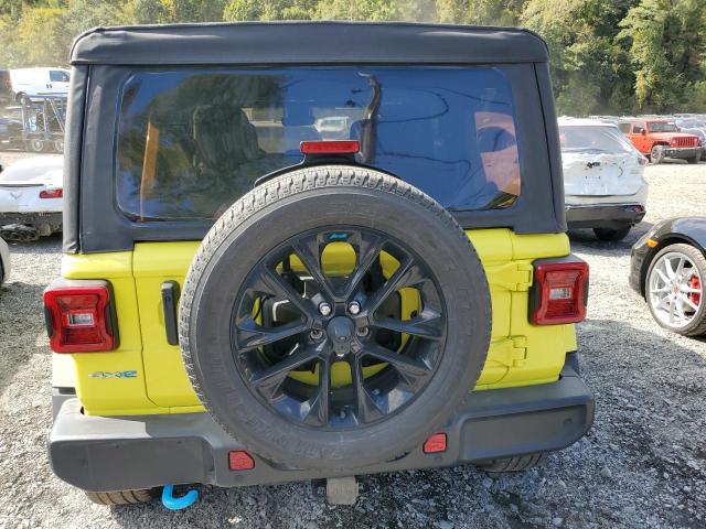 1C4JJXP65NW276098 - 2022 JEEP WRANGLER U SAHARA 4XE YELLOW photo 6