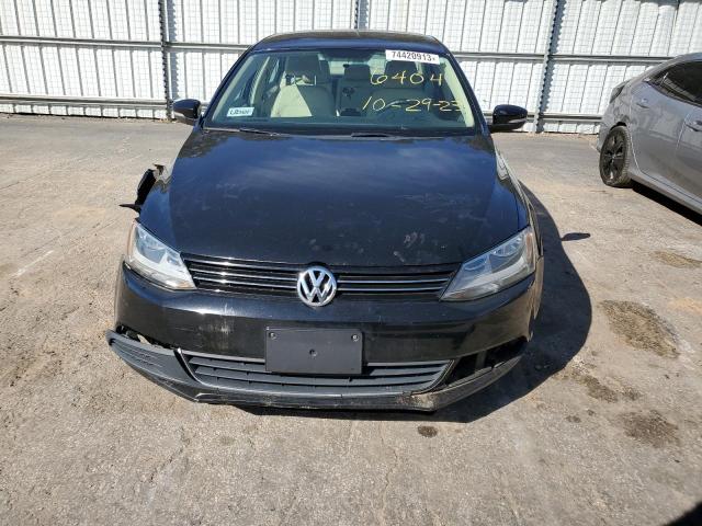 3VWDX7AJ8DM356404 - 2013 VOLKSWAGEN JETTA SE BLACK photo 5