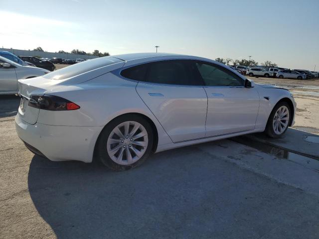 5YJSA1E26JF258371 - 2018 TESLA MODEL S WHITE photo 3