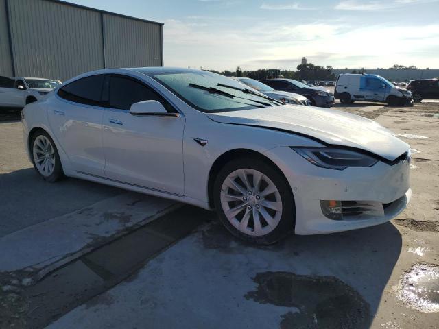 5YJSA1E26JF258371 - 2018 TESLA MODEL S WHITE photo 4