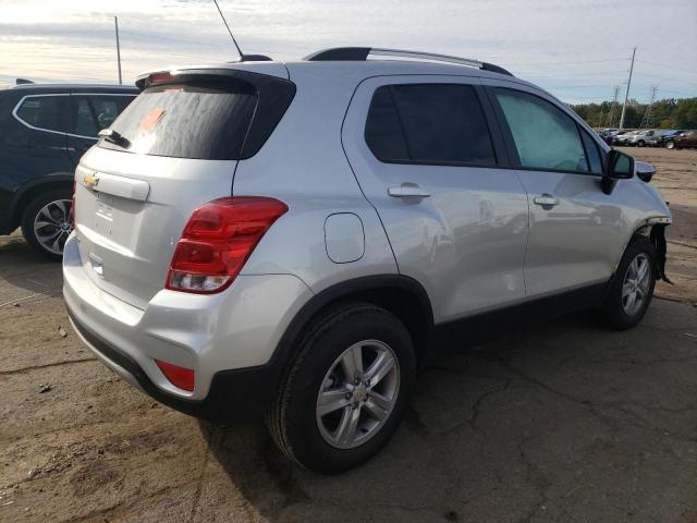 KL7CJPSM2NB513522 - 2022 CHEVROLET TRAX 1LT SILVER photo 3