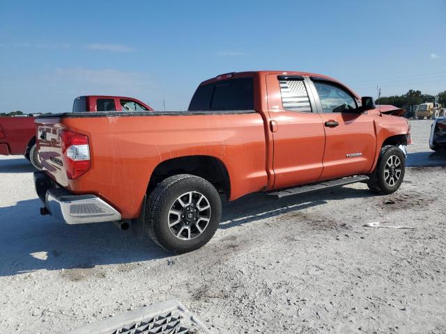 5TFRM5F17JX126471 - 2018 TOYOTA TUNDRA DOUBLE CAB SR/SR5 ORANGE photo 3