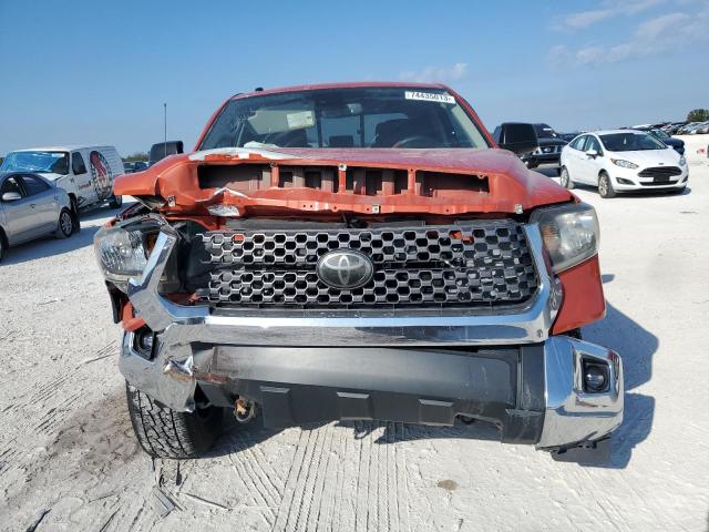 5TFRM5F17JX126471 - 2018 TOYOTA TUNDRA DOUBLE CAB SR/SR5 ORANGE photo 5