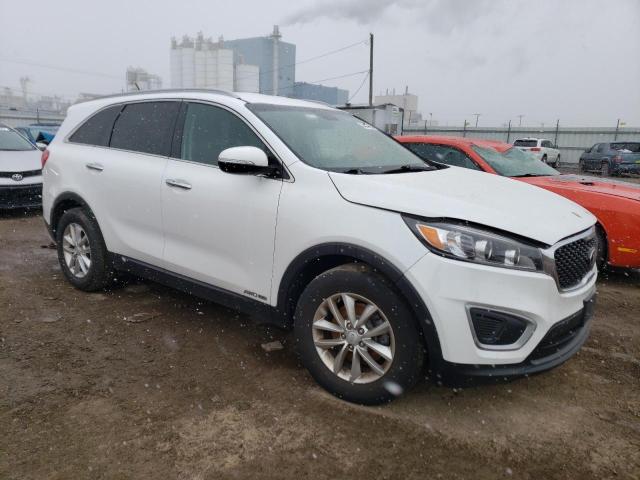 5XYPGDA55HG214919 - 2017 KIA SORENTO LX WHITE photo 4