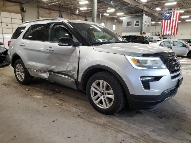 1FM5K8D85JGB36417 - 2018 FORD EXPLORER XLT SILVER photo 4