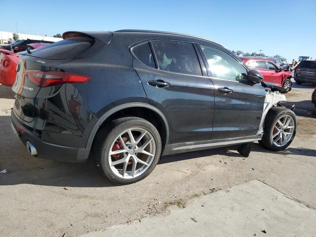 ZASFAKPN6J7B80427 - 2018 ALFA ROMEO STELVIO SPORT Schwarz Foto 3
