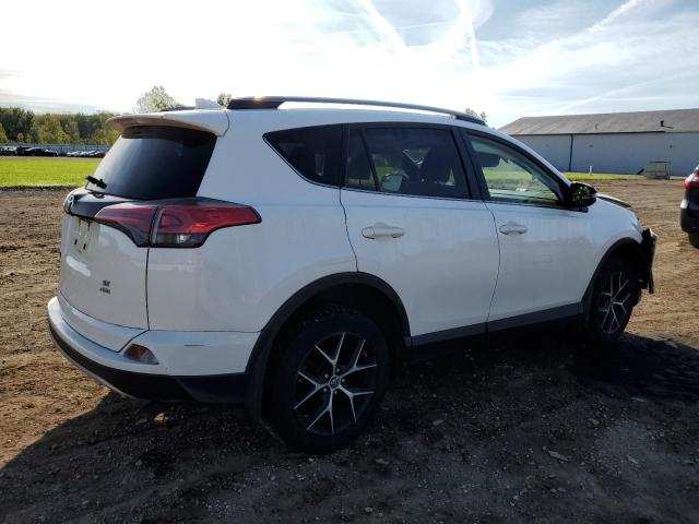 JTMJFREVXJJ748410 - 2018 TOYOTA RAV4 SE WHITE photo 3