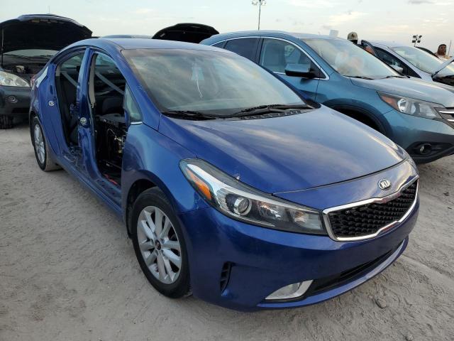 3KPFL4A78HE108681 - 2017 KIA FORTE LX BLUE photo 4