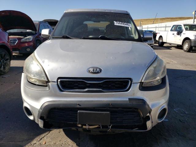 KNDJT2A5XD7760418 - 2013 KIA SOUL SILVER photo 5