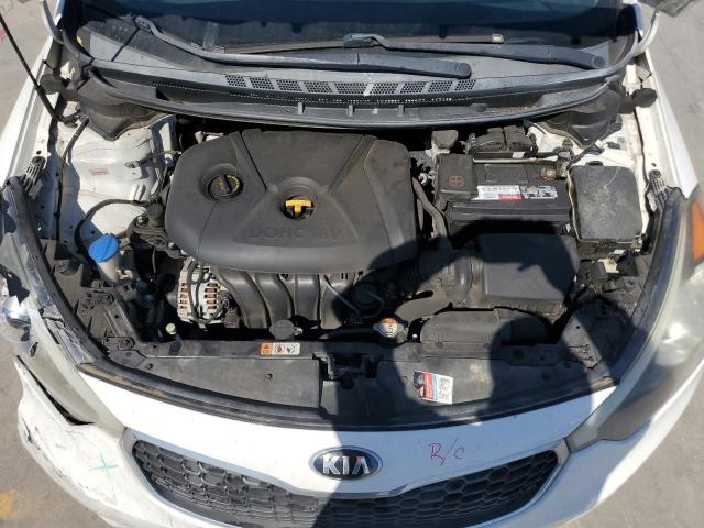 KNAFK4A63G5606935 - 2016 KIA FORTE LX WHITE photo 11