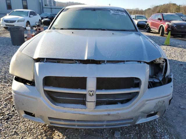 2D4FV47T46H236015 - 2006 DODGE MAGNUM SE SILVER photo 5